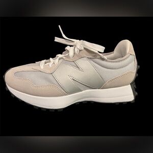 New Balance 327 Men’s 7.5 Womens 9 Brand new in box